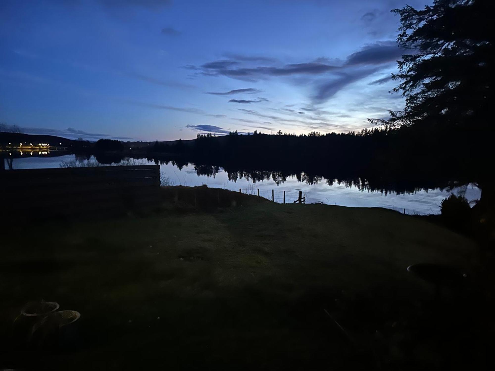 Lochside Lodge Pod Lairg Esterno foto