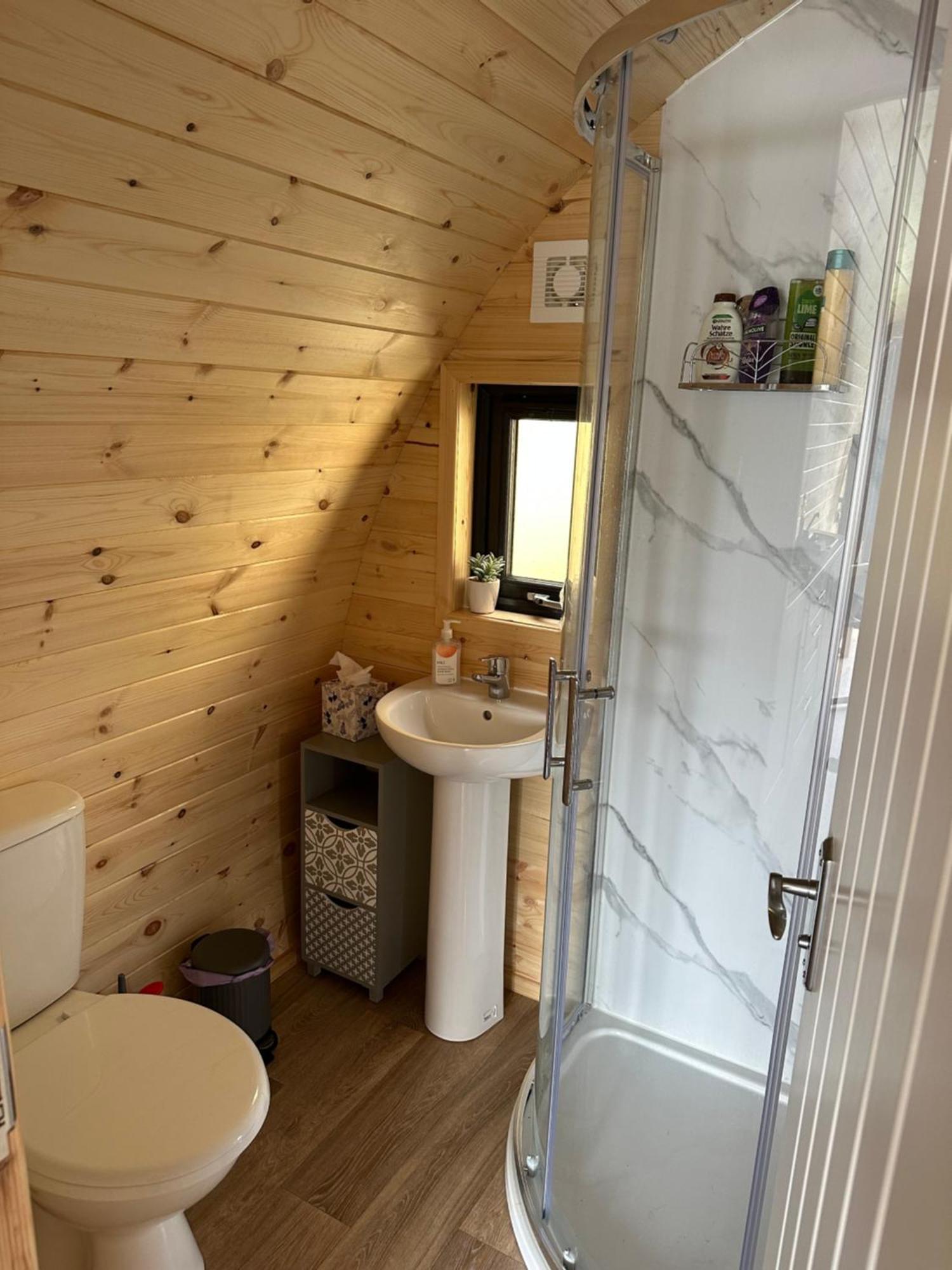 Lochside Lodge Pod Lairg Esterno foto